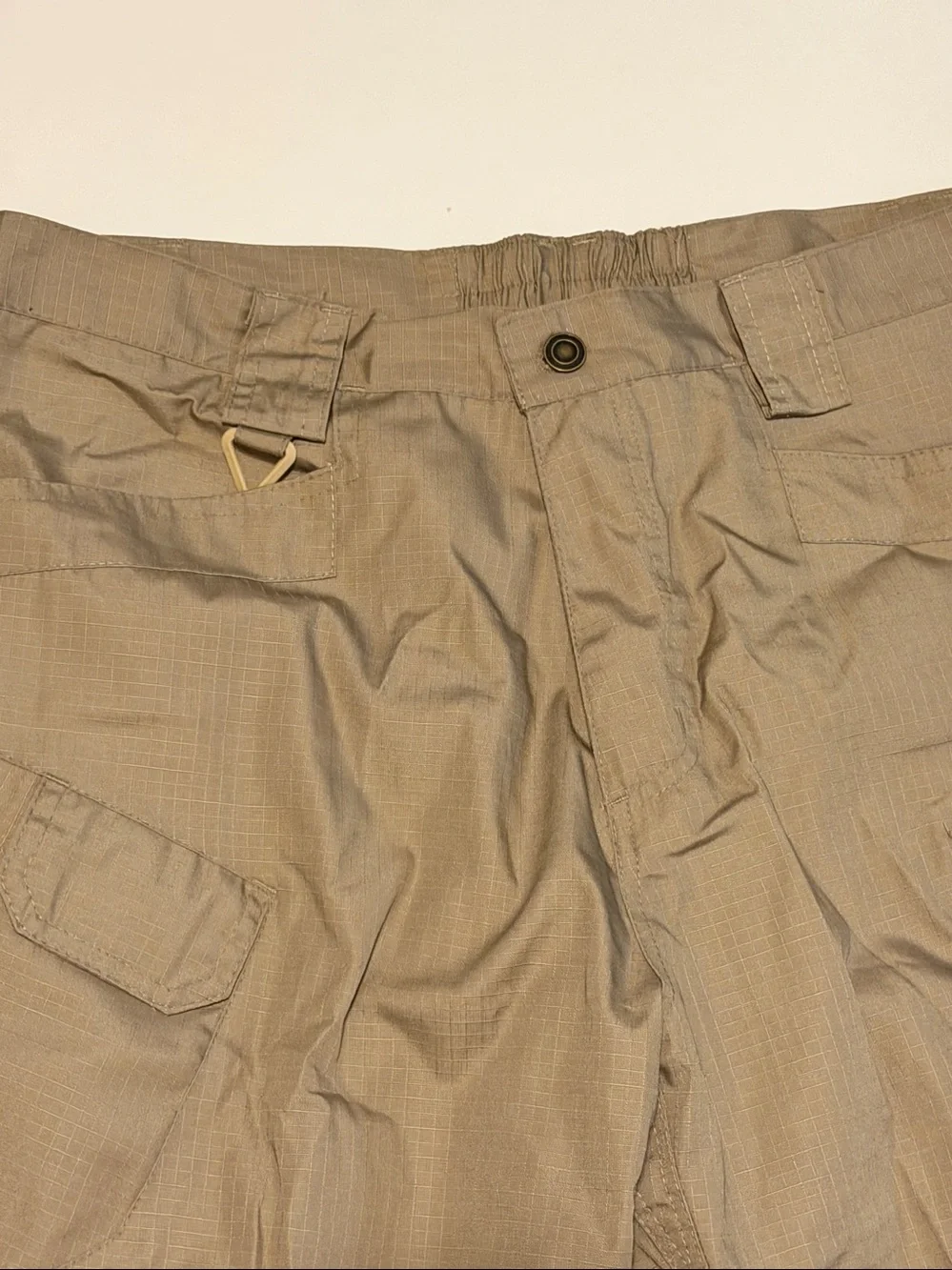 Men’s cargo shorts. Khaki. XL Partial elastic on waistband